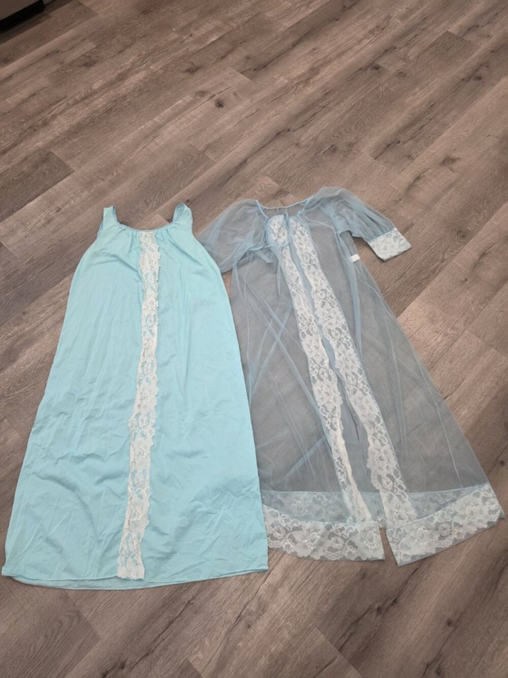 Vintage Sheer Light Blue Lace Trimmed Nightgown with sheer robe Size Medium - Picture 14 of 14